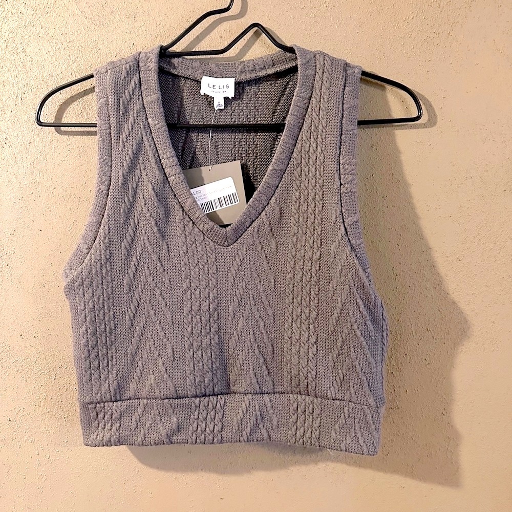 Women’s v neck cropped tank, size Small, charcoal, NWT